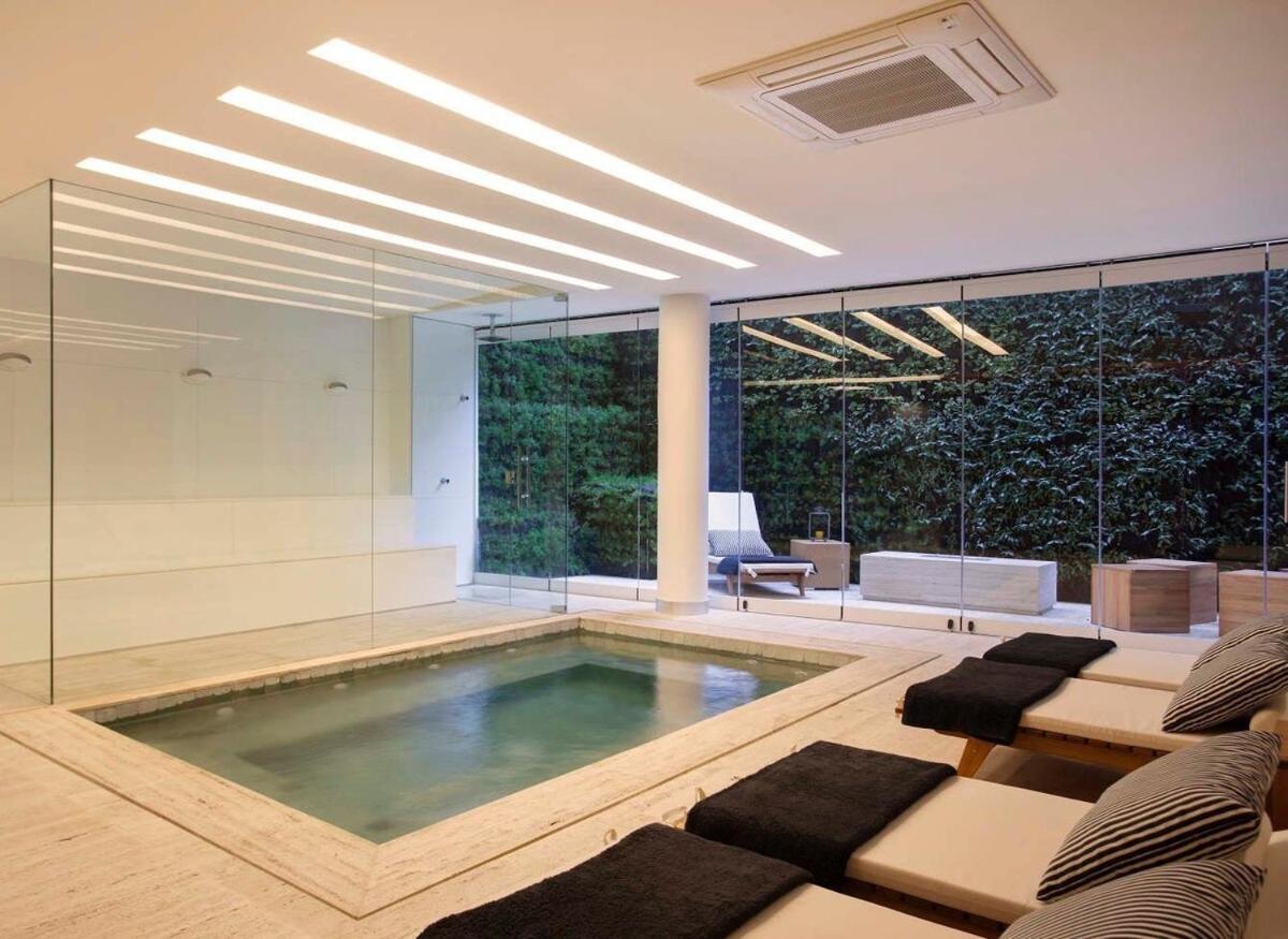 2br Heart Of Leblon With Balcony, Renovated Gem Apartment