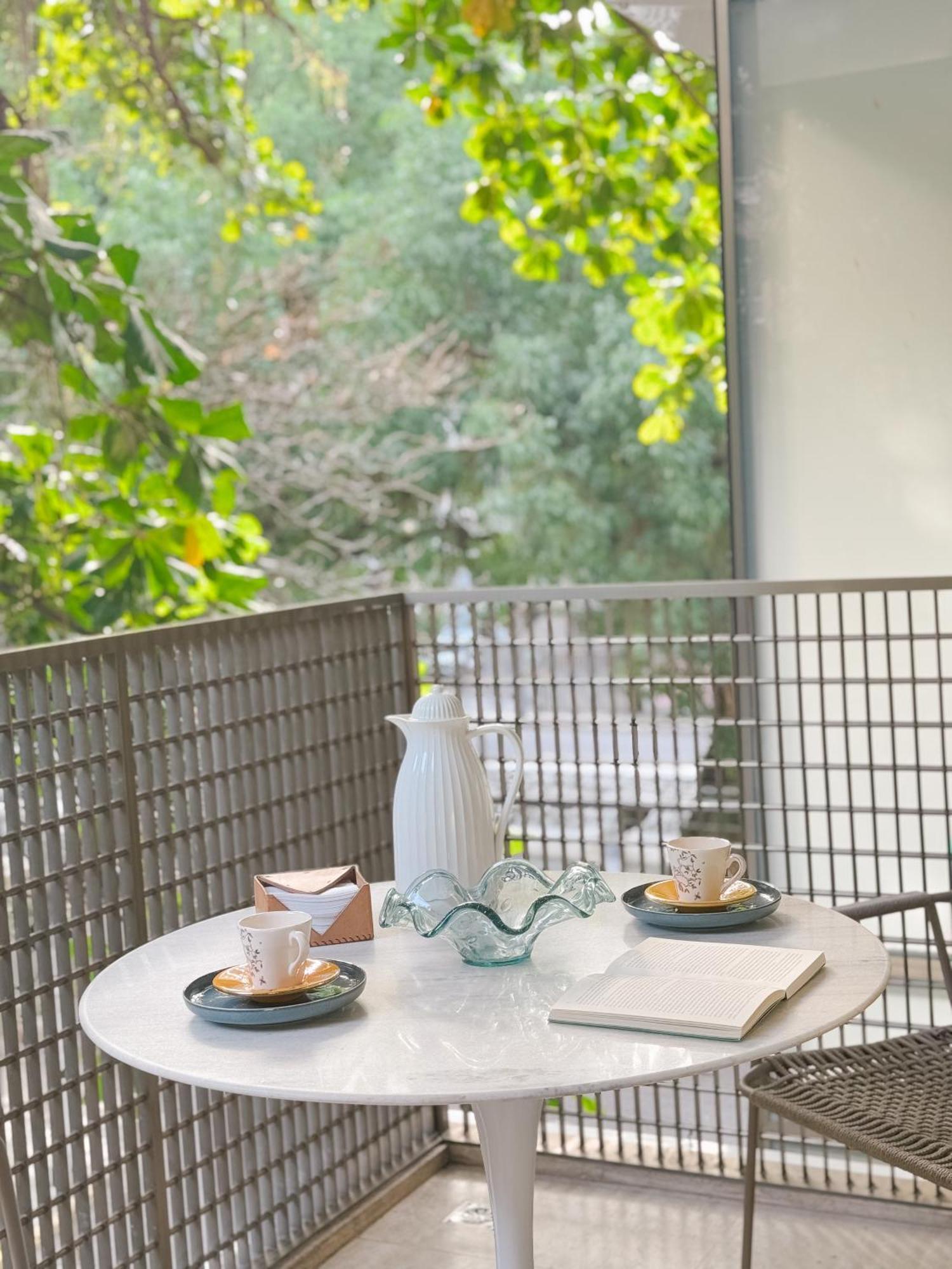 Apartment 2br Heart Of Leblon With Balcony, Renovated Gem Rio de Janeiro